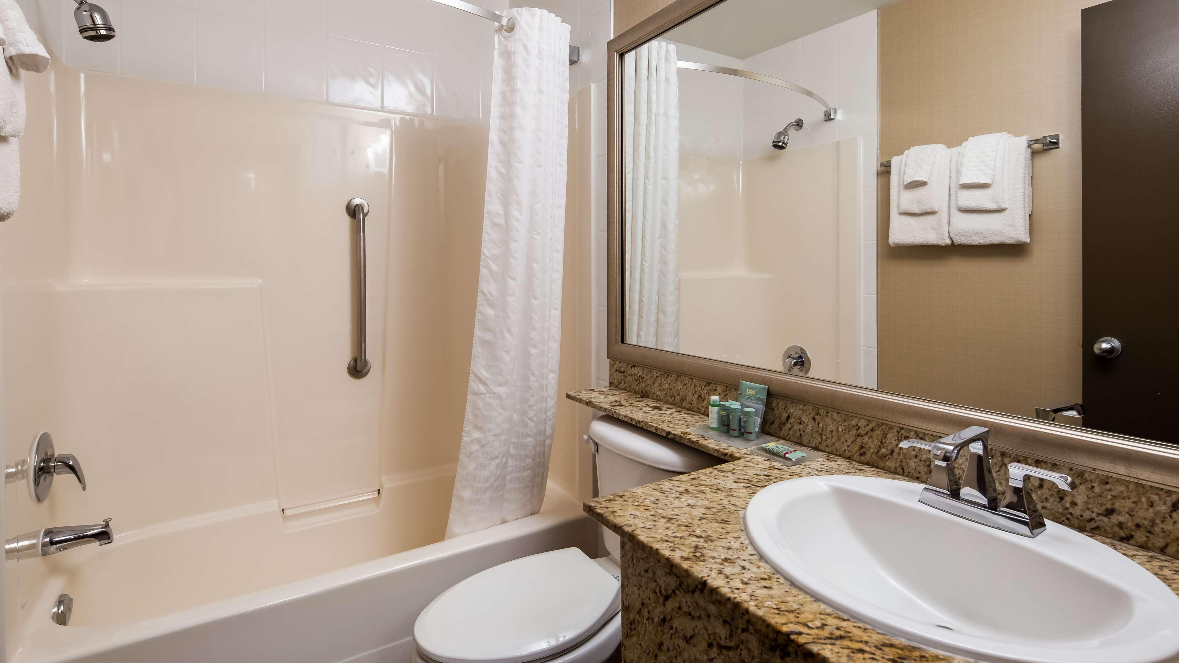 Best Western King George Inn & Suites Суррей Экстерьер фото