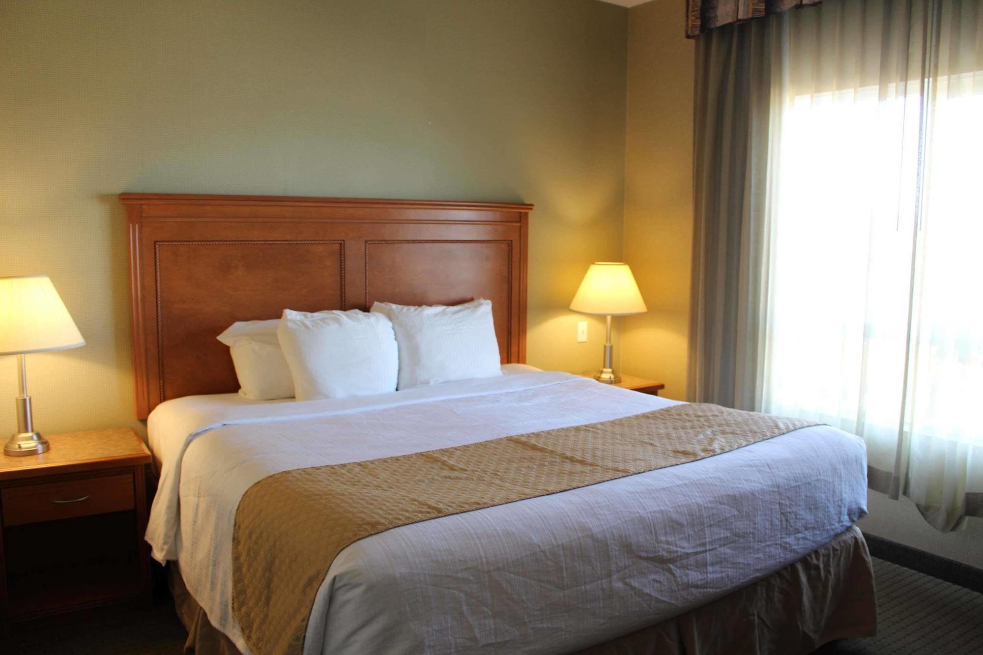 Best Western King George Inn & Suites Суррей Экстерьер фото